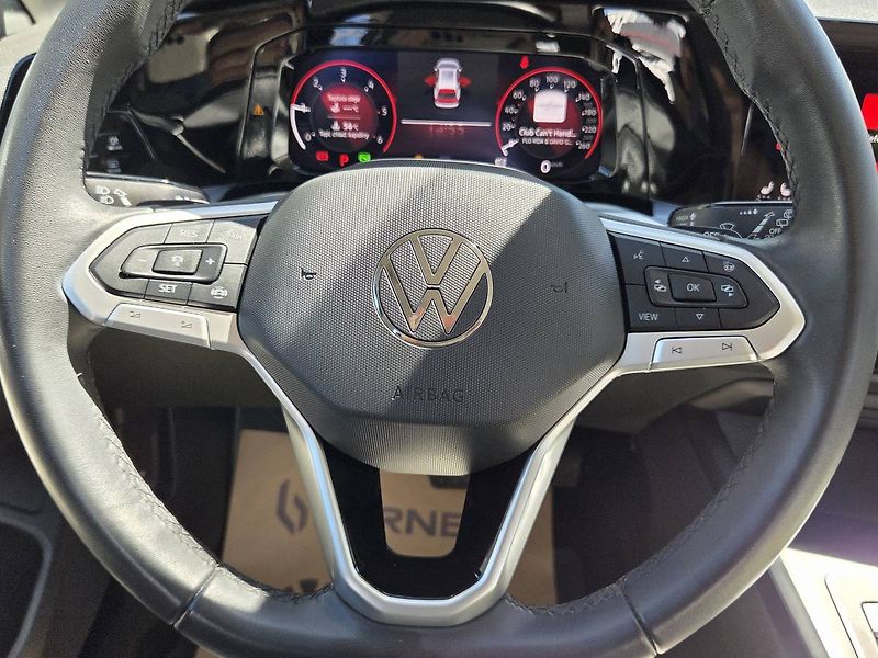 Volkswagen Golf (2023) 2.0 TDI DSG - fotka 14 z 39
