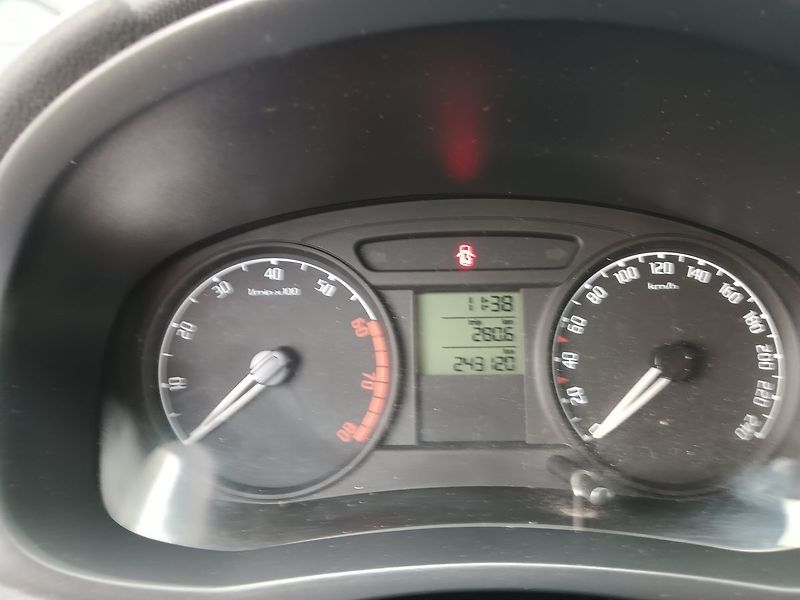 Škoda Fabia 1.2 HTP Classic - fotka 11 z 18