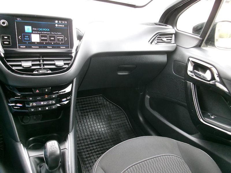 Peugeot 208 (2017) 1.2i KOUPENO ČR,1.MAJITEL - fotka 10 z 17