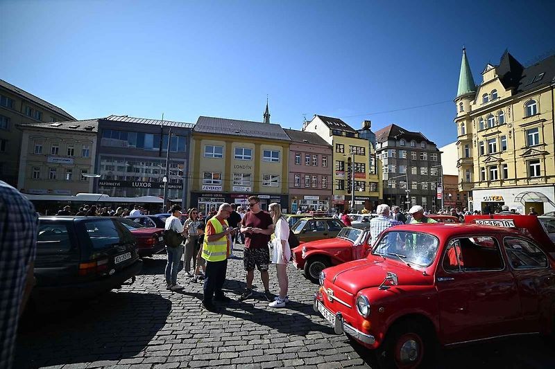 Prvomájová jízda automobilových veteránů 2025 v Ústí nad Labem.