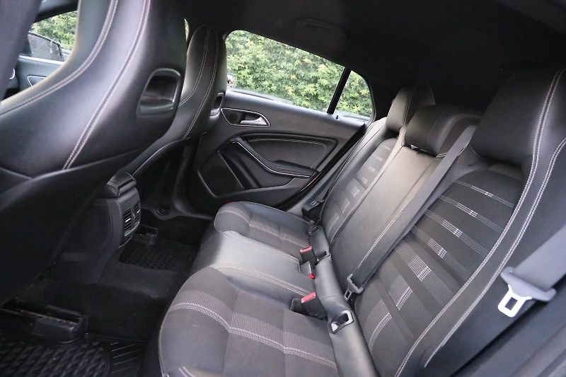 Mercedes-Benz CLA 200 1.6i AUTOMAT, FACELIFT - fotka 8 z 9