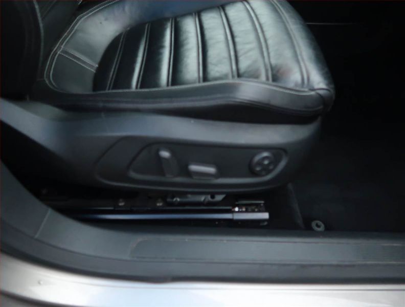 Volkswagen Passat CC (2008) Highline 2.0 TDI, Automat - fotka 21 z 22
