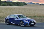 Lexus LS 500.