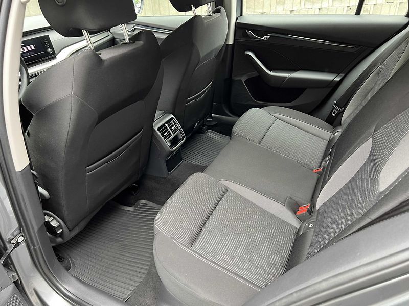 Škoda Octavia combi 2.0 TDi 85 kW - fotka 10 z 17