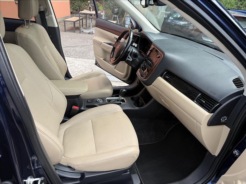 Mitsubishi Outlander 2,3 DI-D - fotka 21 z 31