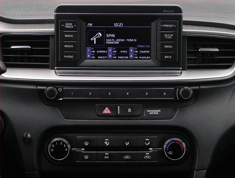 Kia Ceed (2018) 1.6 CRDi, Serv.kniha, Tempomat - fotka 12 z 14