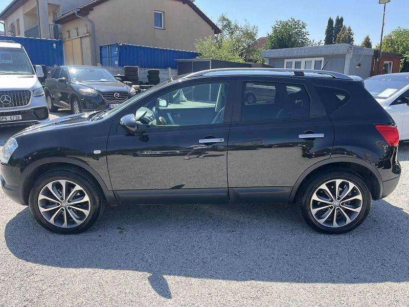 Nissan Qashqai (2009) 2.0i 104 KW, 4x4, Panorama - fotka 4 z 18