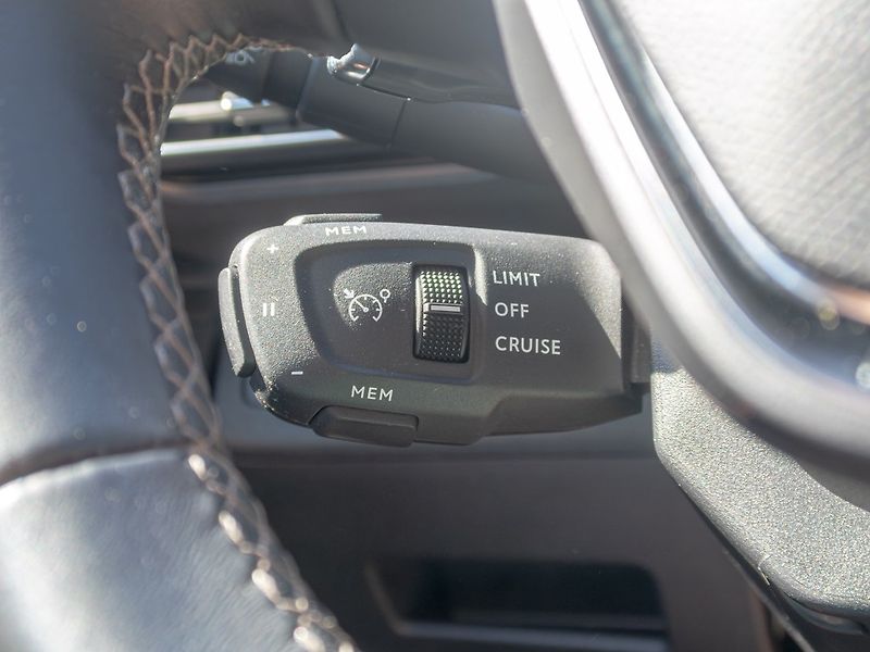 Peugeot 3008 (2021) ČR 1.2T 96KW LED – CEBIA - fotka 25 z 57