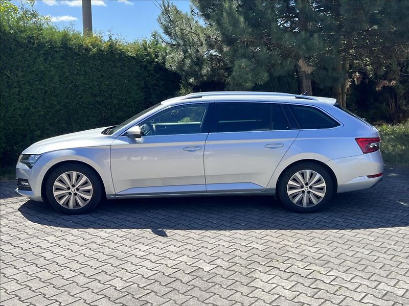 Škoda Superb 2,0 TDI DSG Premium Edition - fotka 2 z 42