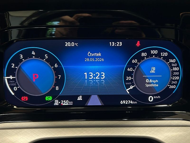 Volkswagen Golf (2023) 1.5 TGI Comfort AUT 2023 | Zár - fotka 45 z 58