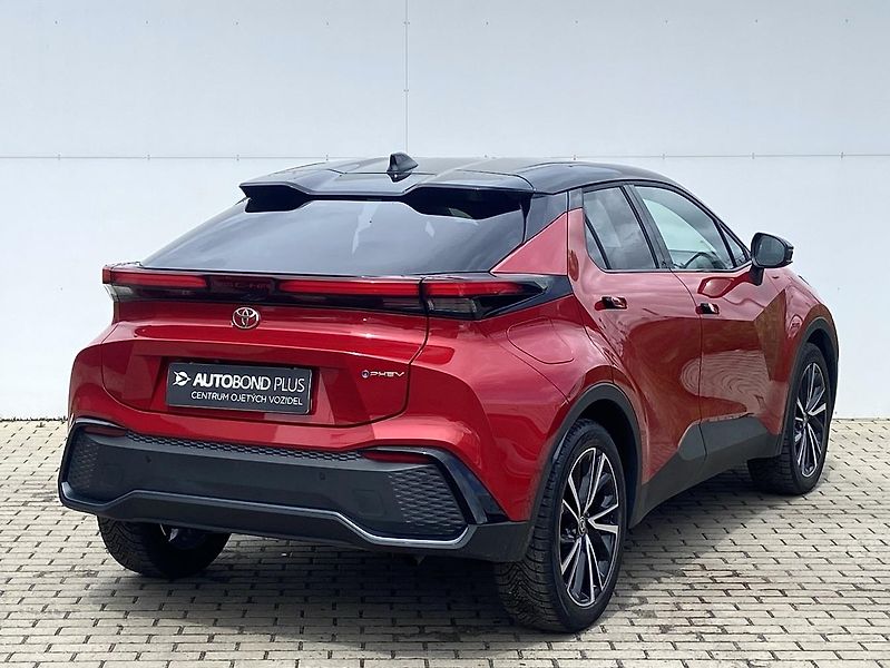 Toyota C-HR 2.0 PHEV 220k c-CVT Executive - fotka 2 z 23