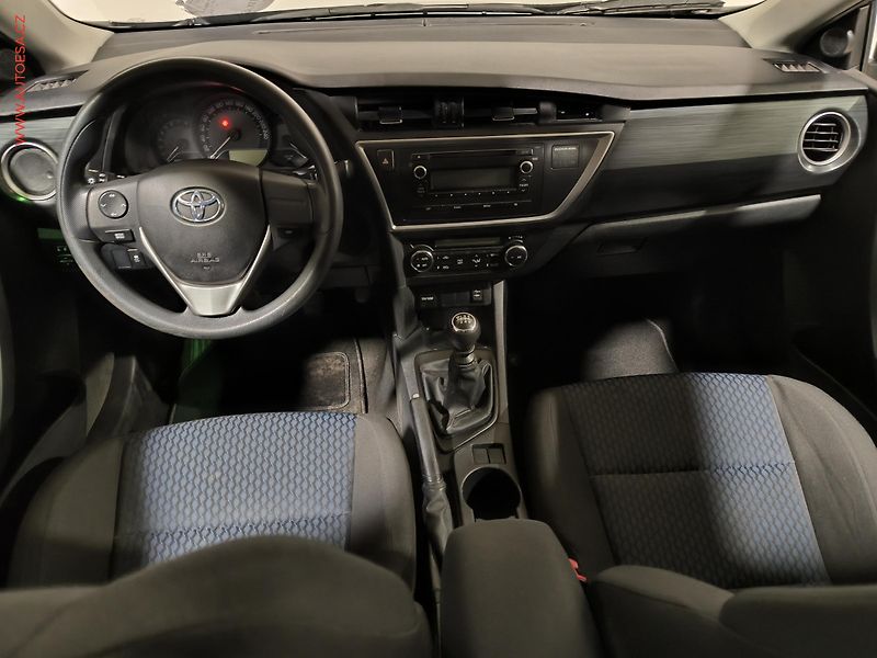 Toyota Auris (2015) 1.3 VVT-i, Cool, +kola - fotka 8 z 17