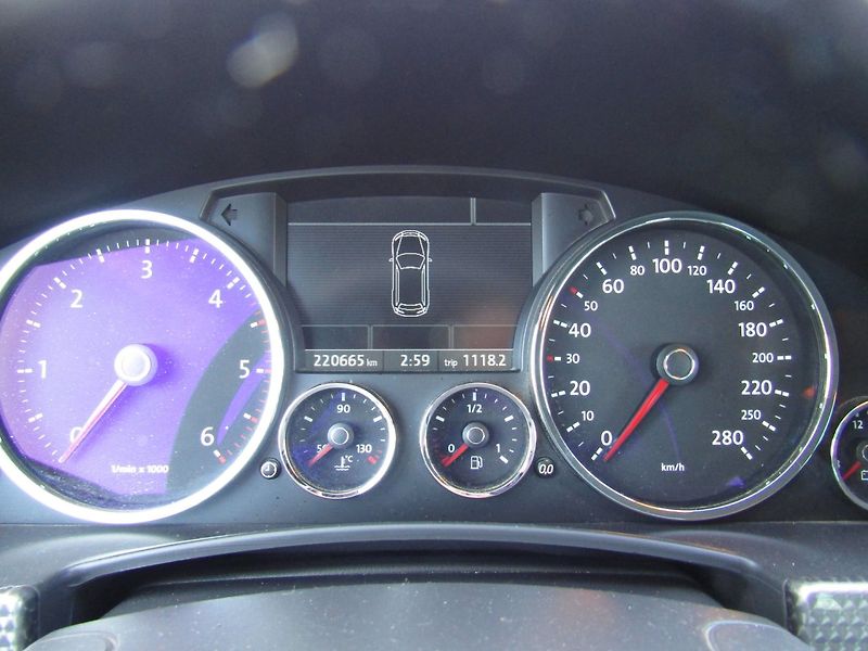 Volkswagen Touareg (2008) 2.5 TDI 4X4  PRUŽINY - fotka 27 z 38
