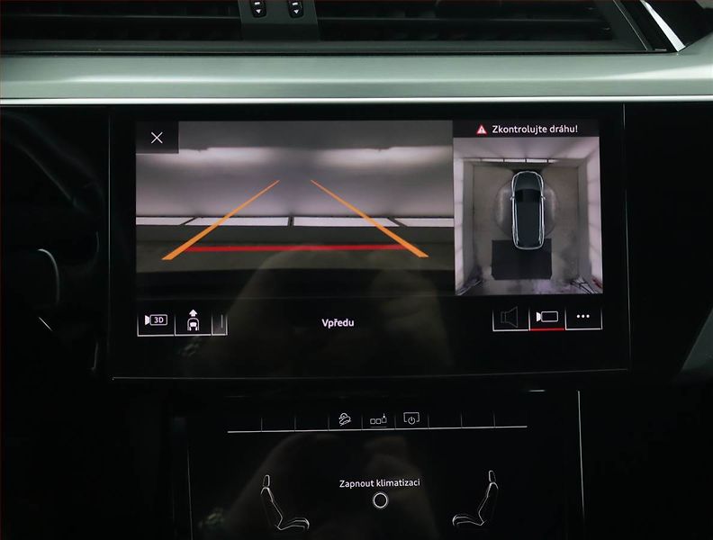 Audi e-tron (2020) S-Line 50 quattro - fotka 17 z 19
