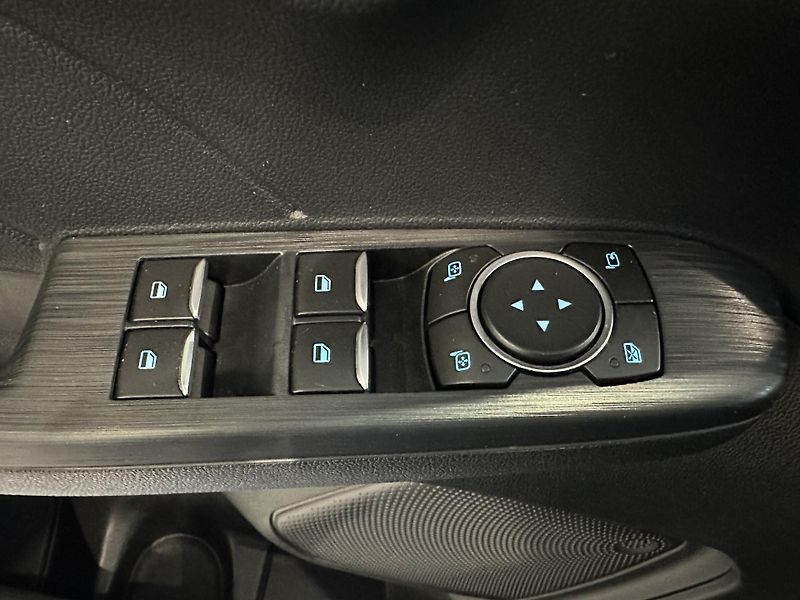 Ford Kuga Titanium 2.5i HEV 190k aut. - fotka 18 z 26