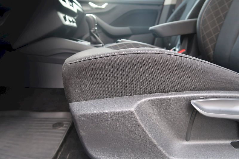 Škoda Kamiq (2023) Ambition 1,0 TSi/ 70 kW - fotka 13 z 34