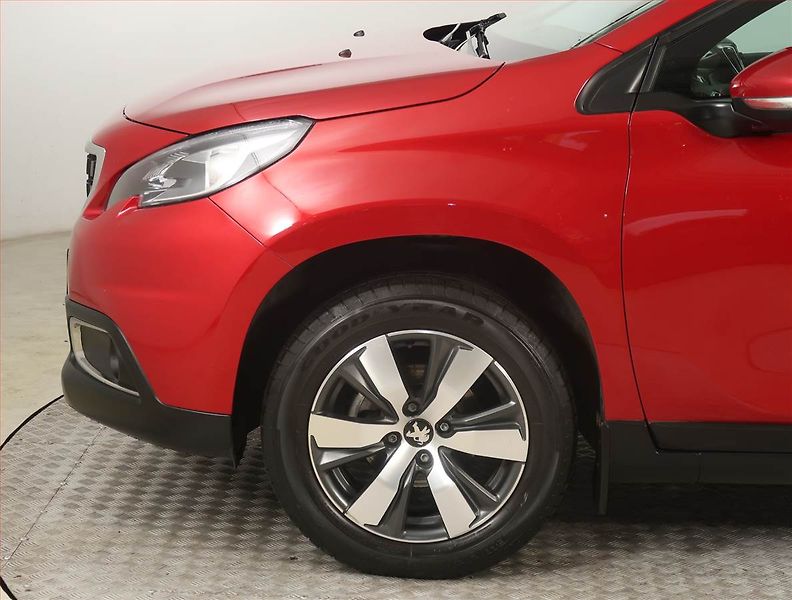Peugeot 2008 (2019) 1.2 PureTech, ČR,1.maj - fotka 14 z 19