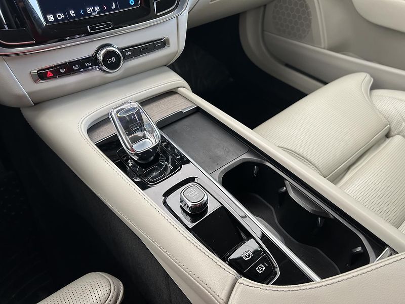 Volvo V90 2.0  B5 4x4 Cross Country Plus - fotka 28 z 30
