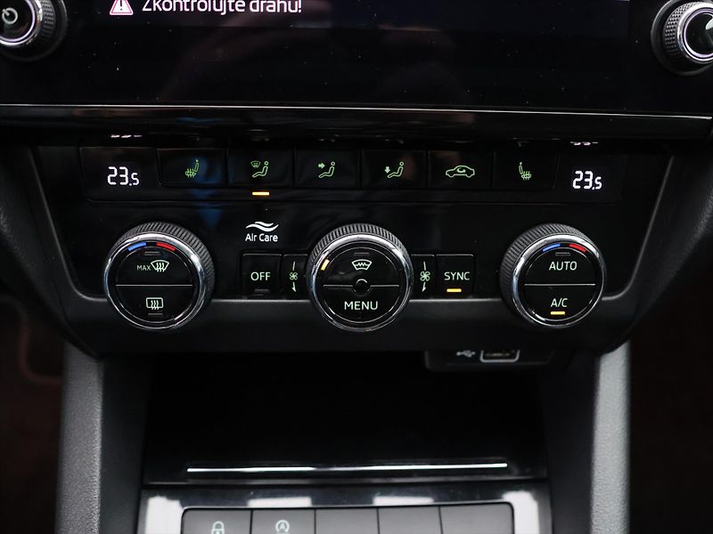 Škoda Octavia 2,0 TDI Style LED Kessy CZ - fotka 18 z 26