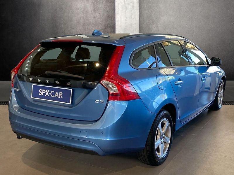 Volvo V60 D3 FWD MOMENTUM - fotka 3 z 30
