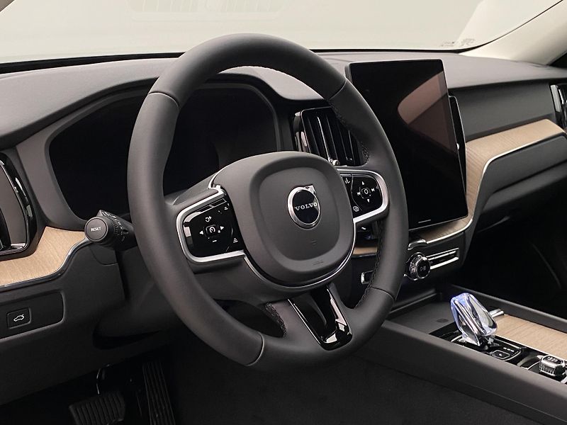 Volvo XC60 (2026) B5 AWD AUT DARK PLUS - fotka 4 z 69