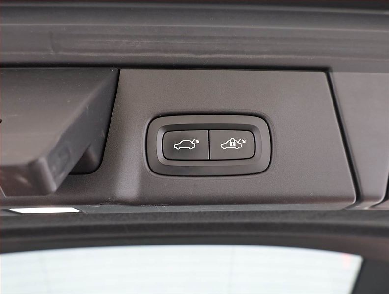 Volvo V90 (2017) D4, Automat, Serv.kniha, Kůže - fotka 16 z 19