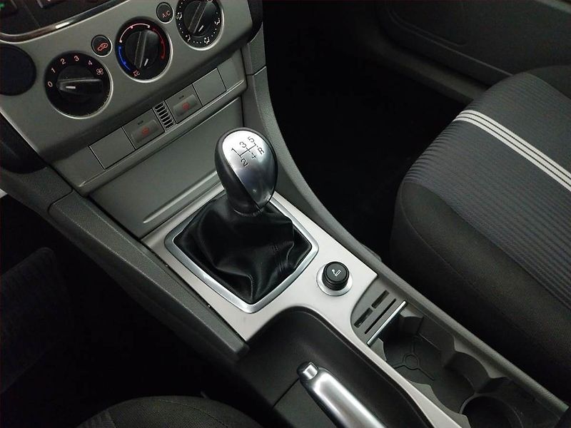 Ford Focus (2010) 1.6 TDCi, nová STK - fotka 13 z 16