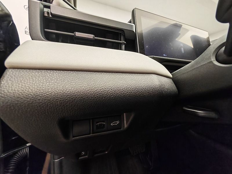 Toyota RAV4 2.5 Hybrid e-CVT 4x4 Executive - fotka 27 z 43