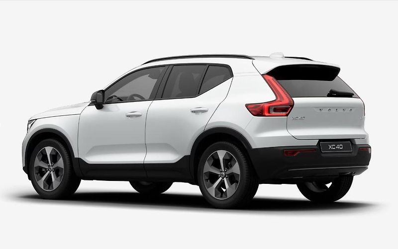 Volvo XC40 (2026) B3 AUT DARK PLUS - fotka 6 z 11