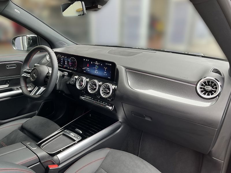 Mercedes-Benz GLA 200 d AMG Night - fotka 15 z 21