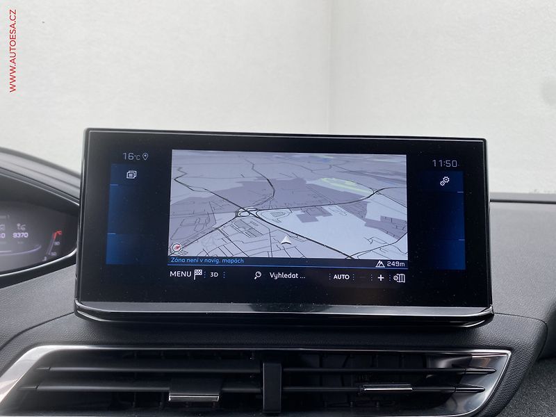 Peugeot 3008 (2021) 1.2PT, Allure, AT, LED, navi - fotka 18 z 20