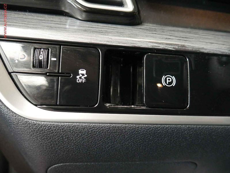 Kia Sportage (2023) 1.6 T-GDi, ČR, AT, LED - fotka 21 z 22