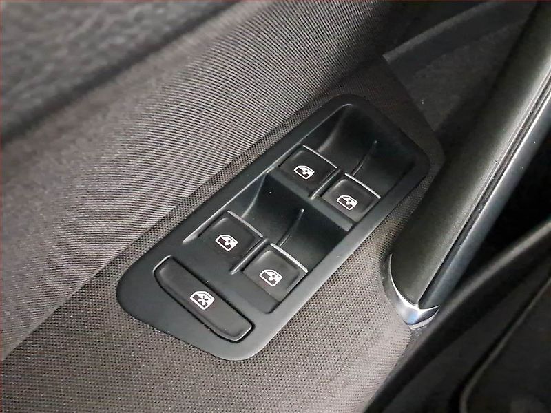 Volkswagen Golf (2020) 1.5 TSI, Automat, Tempomat - fotka 21 z 22
