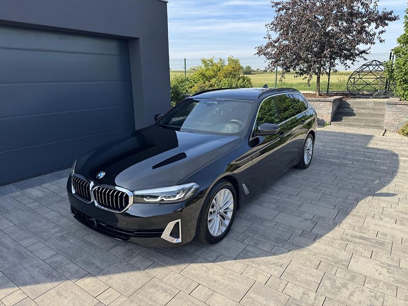 BMW Řada 5 (2023) 520xd, Luxury Line, Panorama - fotka 11 z 48