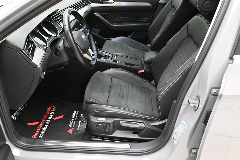 Volkswagen Passat 2,0 TDI 110 kW DSG ELEGANCE Zá - fotka 13 z 32