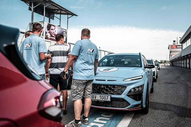 Konu N stojí za to vyzkoušet také na opravdovém závodním okruhu