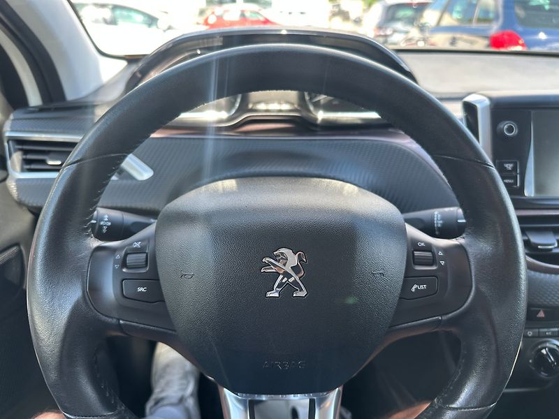 Peugeot 2008 (2014) 1.2T 60kw - fotka 18 z 22