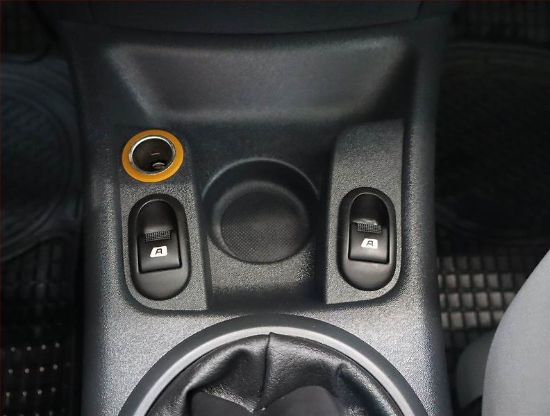 Citroën C3 (2004) 1.1 i, po STK, jezdí výborně - fotka 13 z 14
