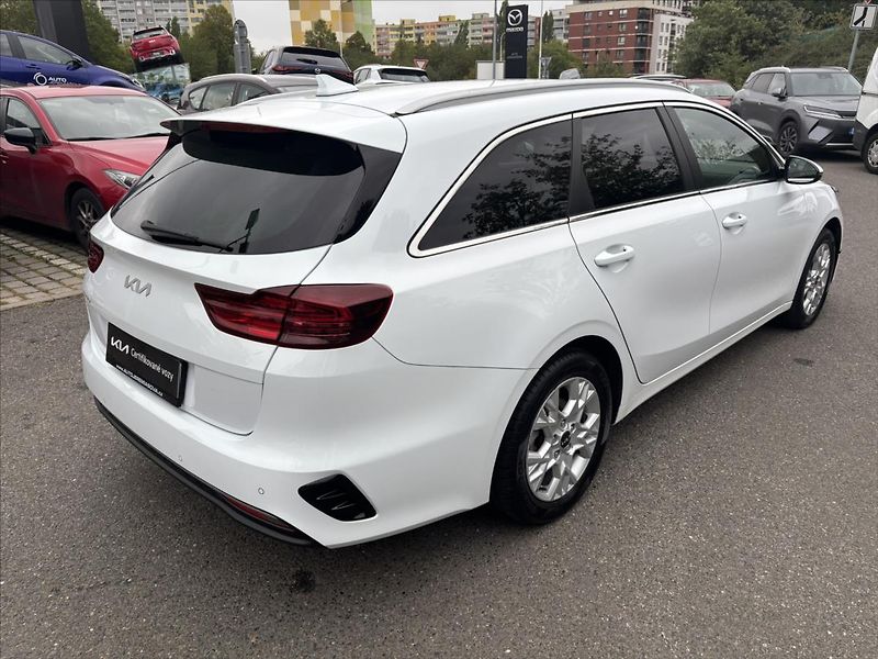 Kia Ceed 1,5 TGDi TOP ZÁRUKA CARPLAY - fotka 5 z 42