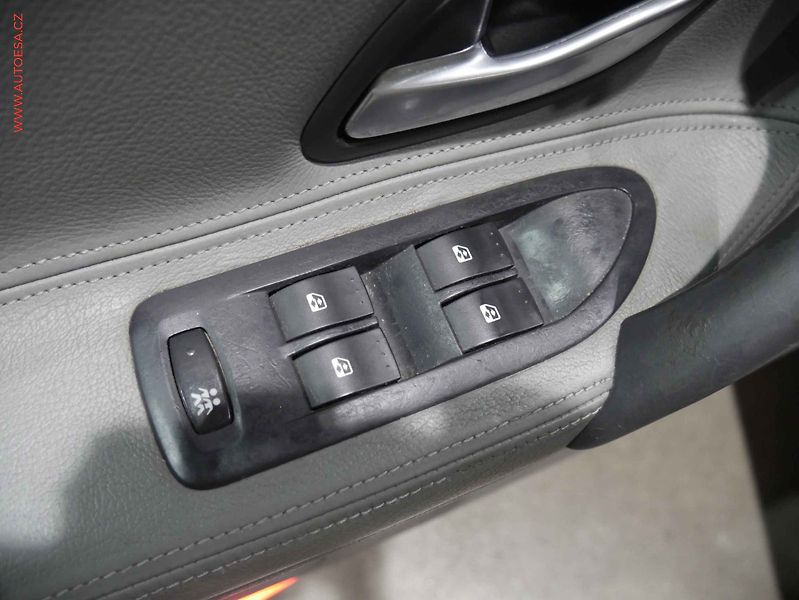 Renault Laguna (2001) 1.8 16V, Xenon, kůže - fotka 19 z 19