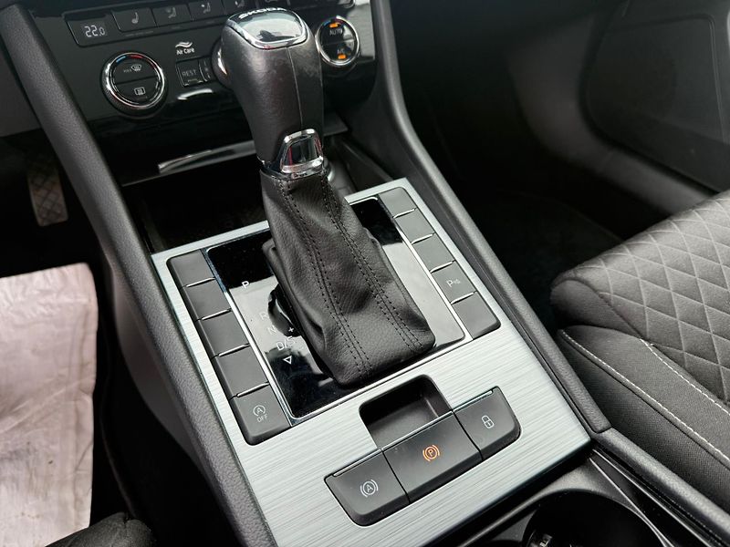 Škoda Superb Ambition 2.0 TDI 110kw DSG Com - fotka 17 z 24