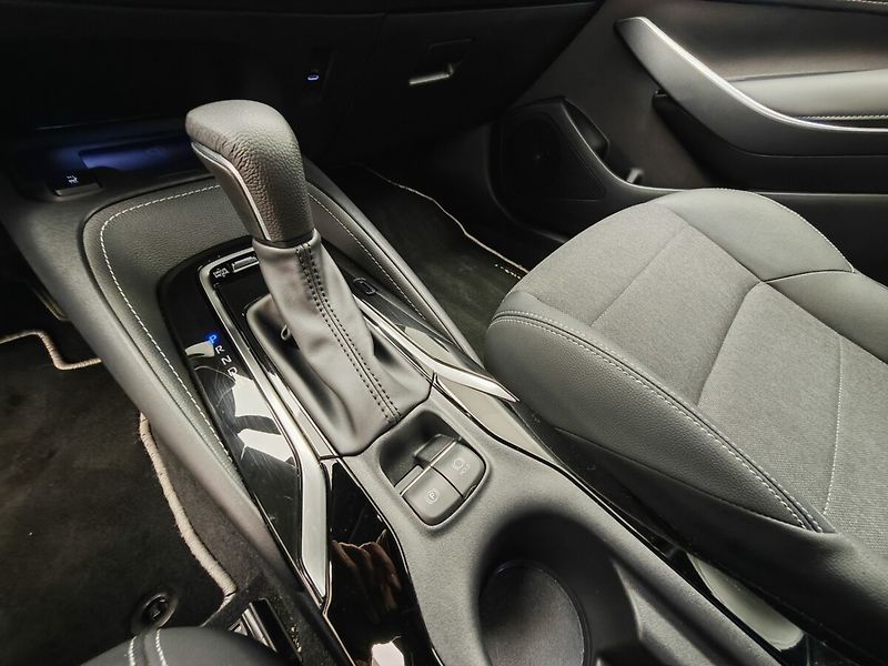 Toyota Corolla 1.8 Hybrid e-CVT Touring Sport - fotka 38 z 40