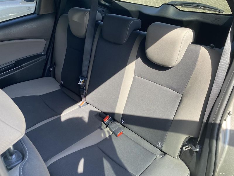 Toyota Yaris SELECTION 1.5 HYBRID 74kW CVT - fotka 5 z 16