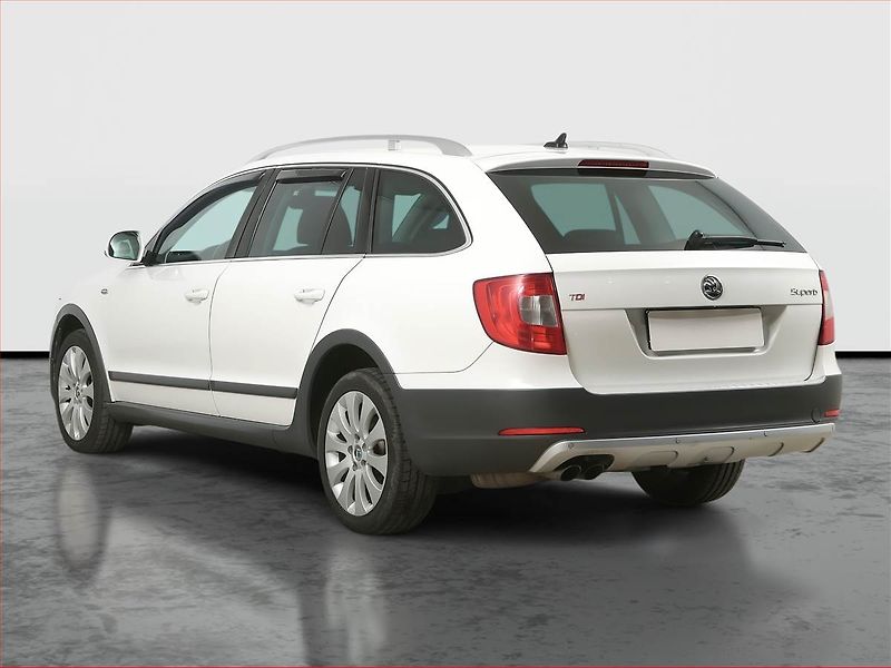 Škoda Superb (2013) Scoutline 2.0 TDI, Navi - fotka 4 z 15