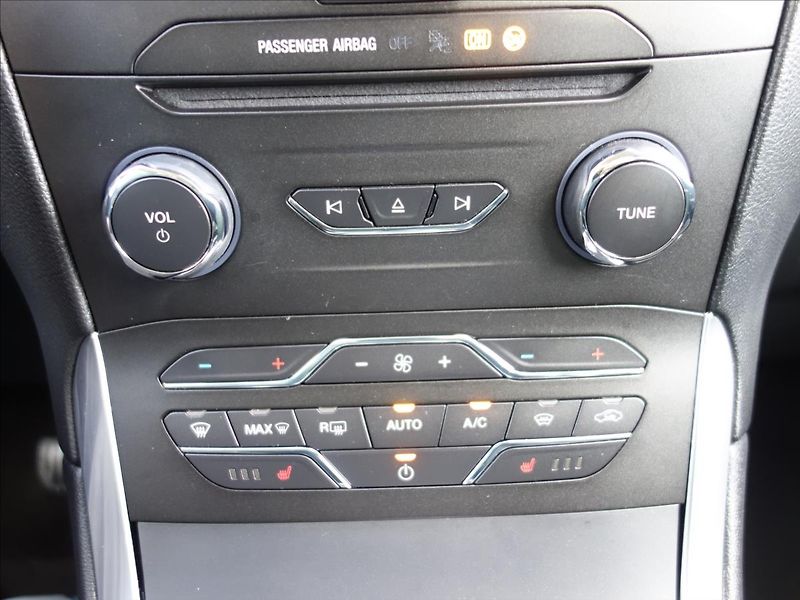 Ford Galaxy 2,0 140kW LED NAVI  TITANIUM - fotka 21 z 38