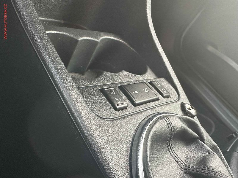 Škoda Fabia (2012) 1.6TDi, ČR, Výhř.sed. - fotka 17 z 20
