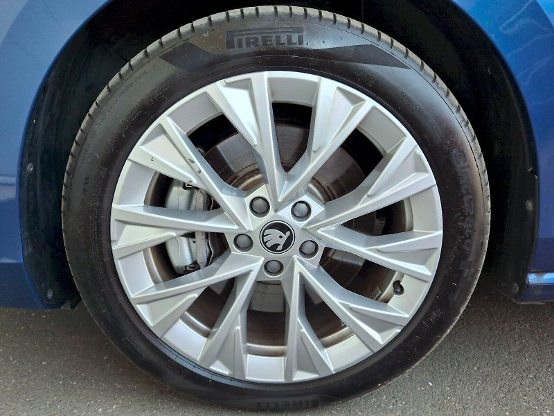 Škoda Superb (2025) Combi iV L&K DSG 1,5TSi 150kW - fotka 34 z 35