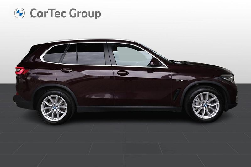 BMW X5 xDrive 45e - fotka 6 z 35