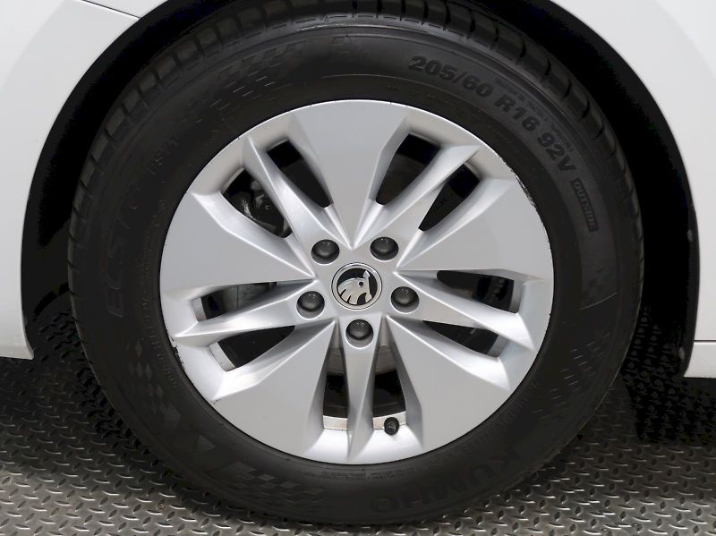 Škoda Octavia (2024) AMBITION 1.5TSI 110KW - fotka 12 z 36
