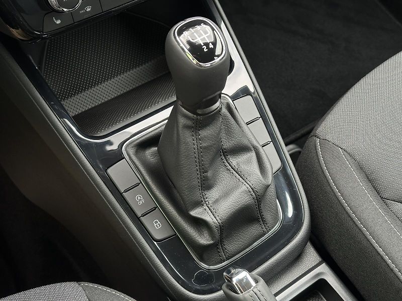 Škoda Fabia 1.0TSi 95PS LED V.Cockpit Clim - fotka 30 z 34